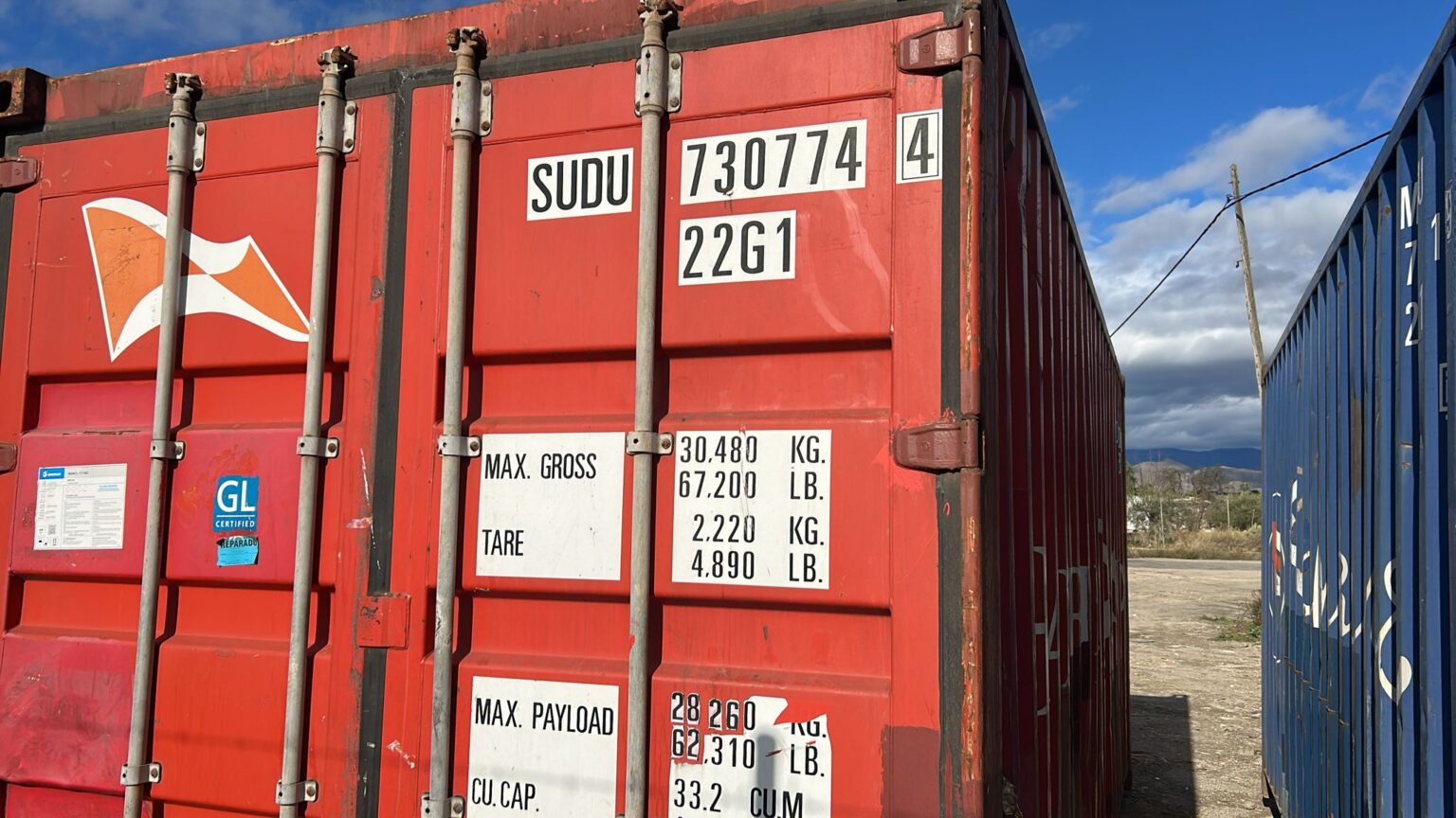 Contenedor marítimo estanco para protección contra la intemperie